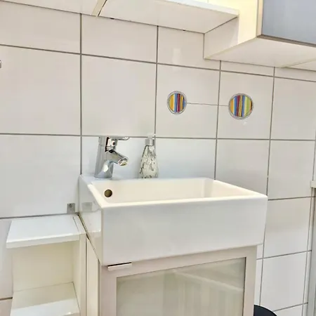 Stylish Near Airport & Train Apartament *